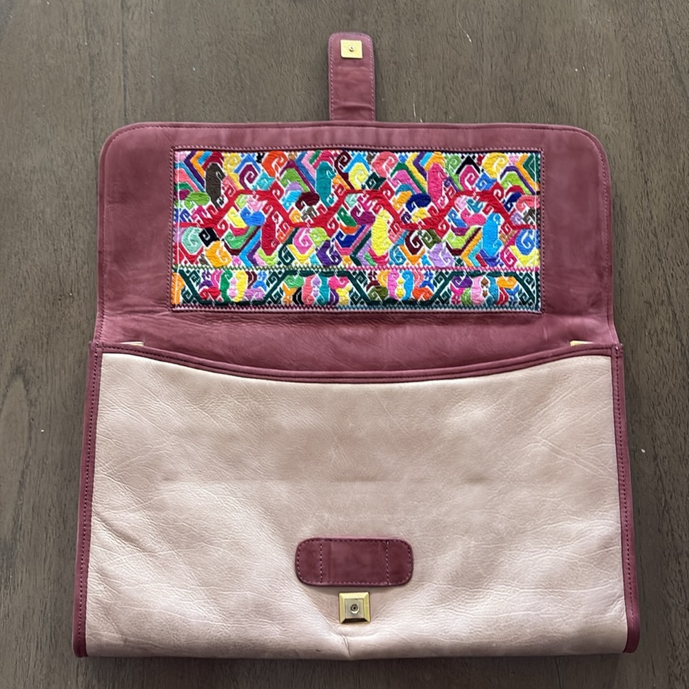 María Patrona “Puebla” leather clutch